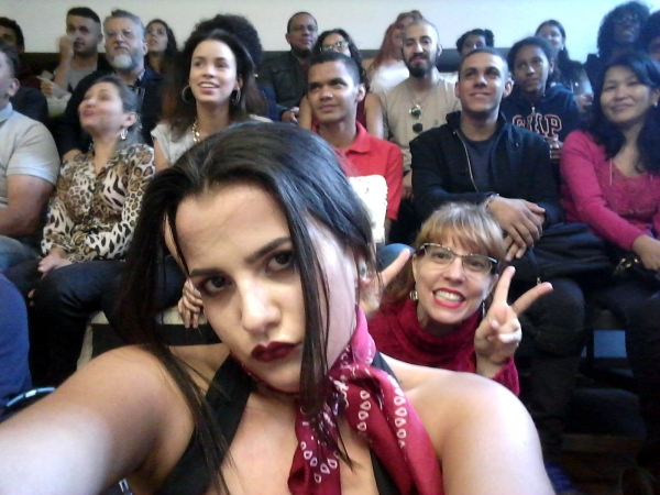 Selfie with audience from &quot;As Três Patetas em Chamas&quot;